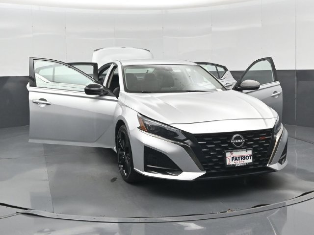 Used 2023 Nissan Altima 2.5 SR FWD image 55