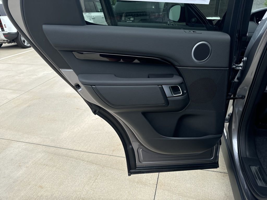 New 2024 Land Rover Discovery S image 13