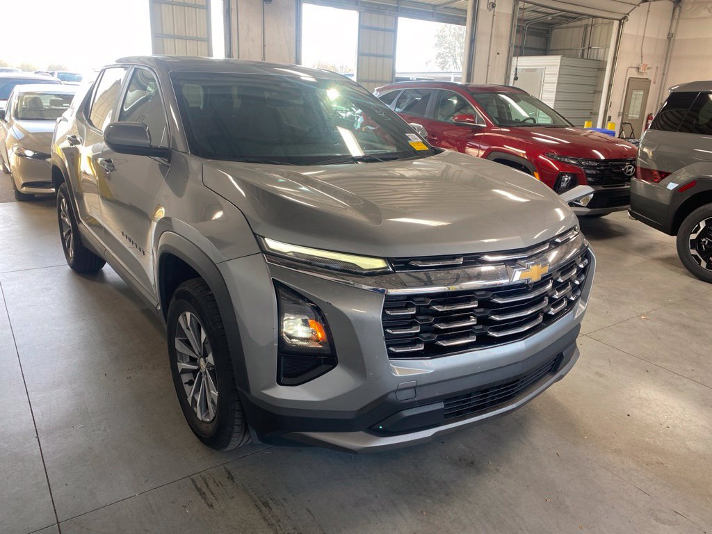 Used 2025 Chevrolet Equinox LT AWD/4WD image 1