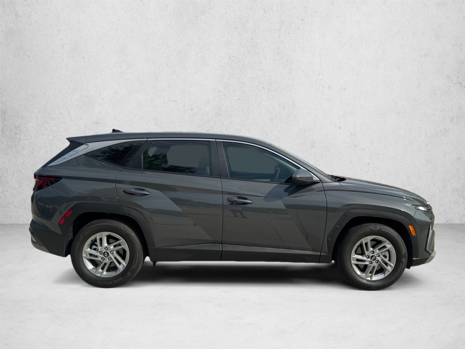 Used 2025 Hyundai Tucson SE FWD image 4