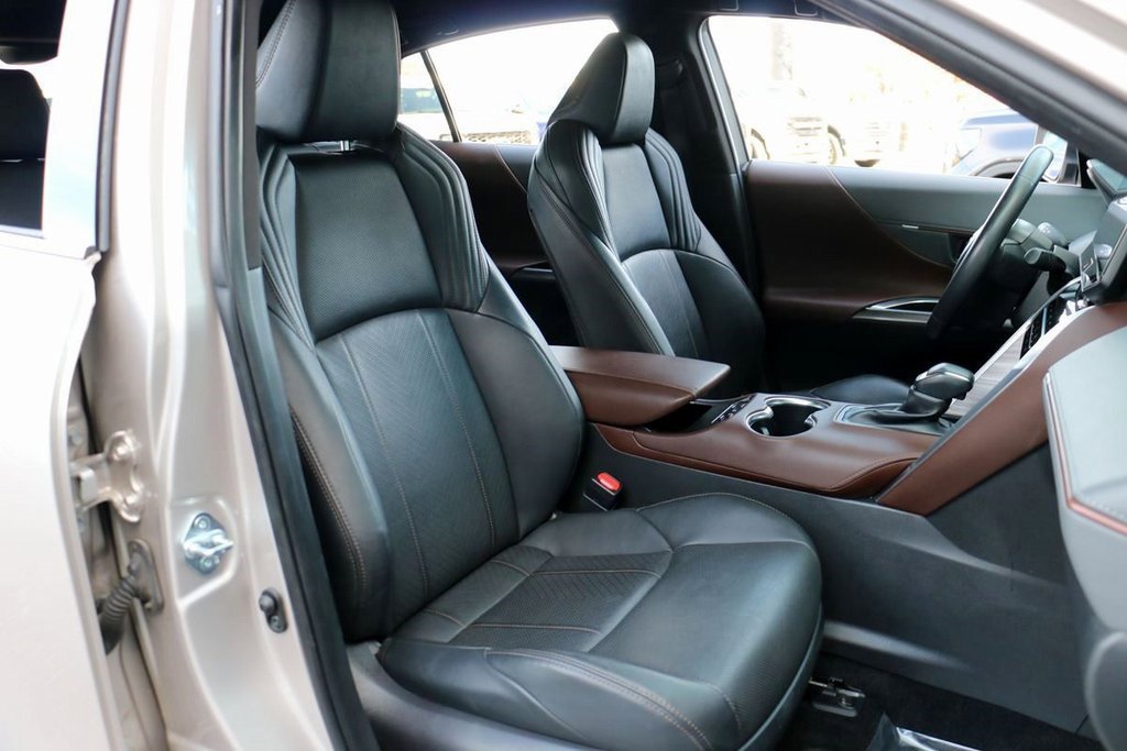 Used 2021 Toyota Venza Limited image 35