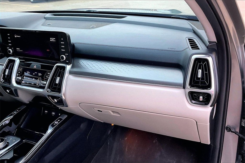 Certified 2022 Kia Sorento SX Prestige w/ Panoramic Sunroof Package image 16