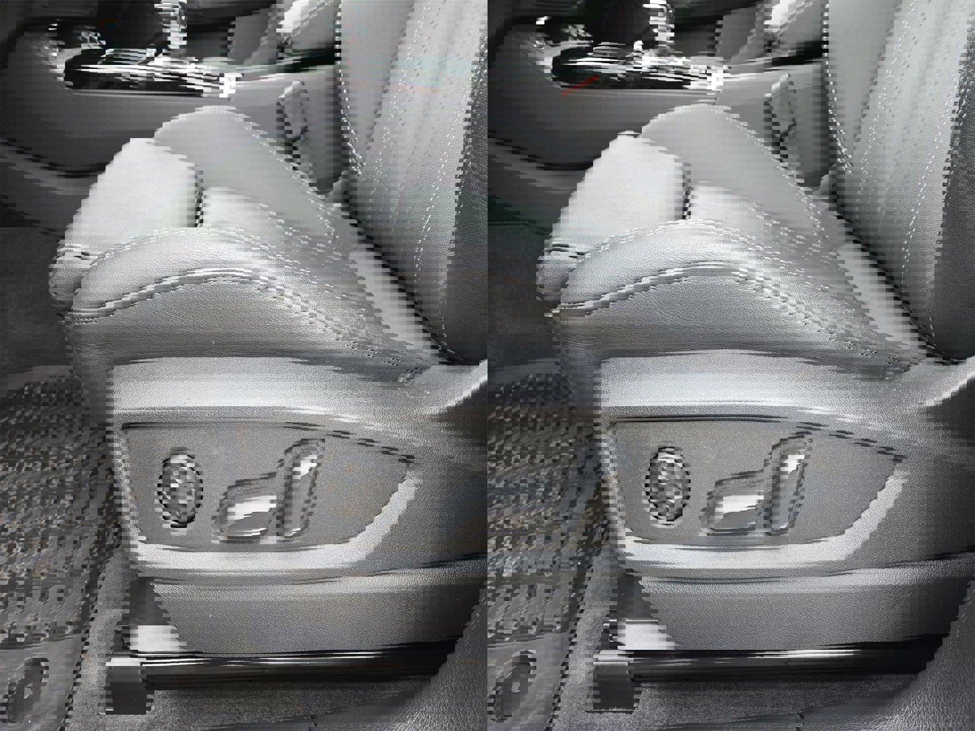 Certified 2025 Audi Q5 2.0T Premium w/ Convenience Plus Package image 17