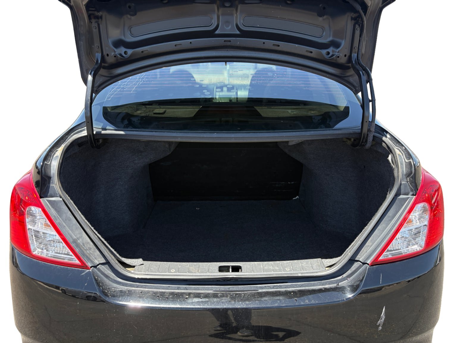 Used 2015 Nissan Versa S FWD image 19