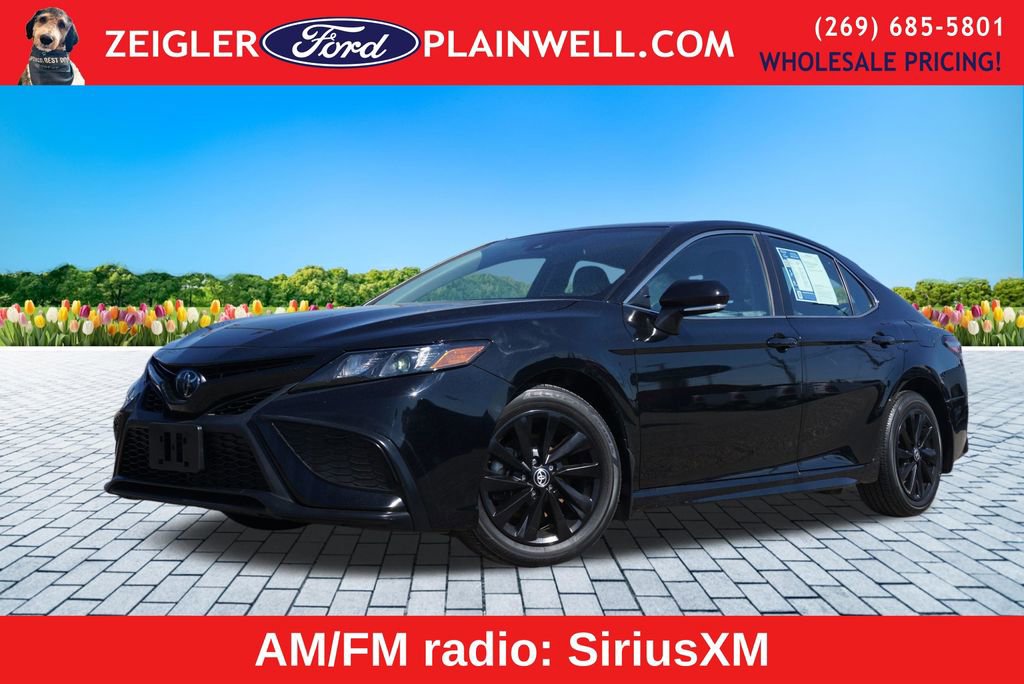 Used 2024 Toyota Camry SE image 1