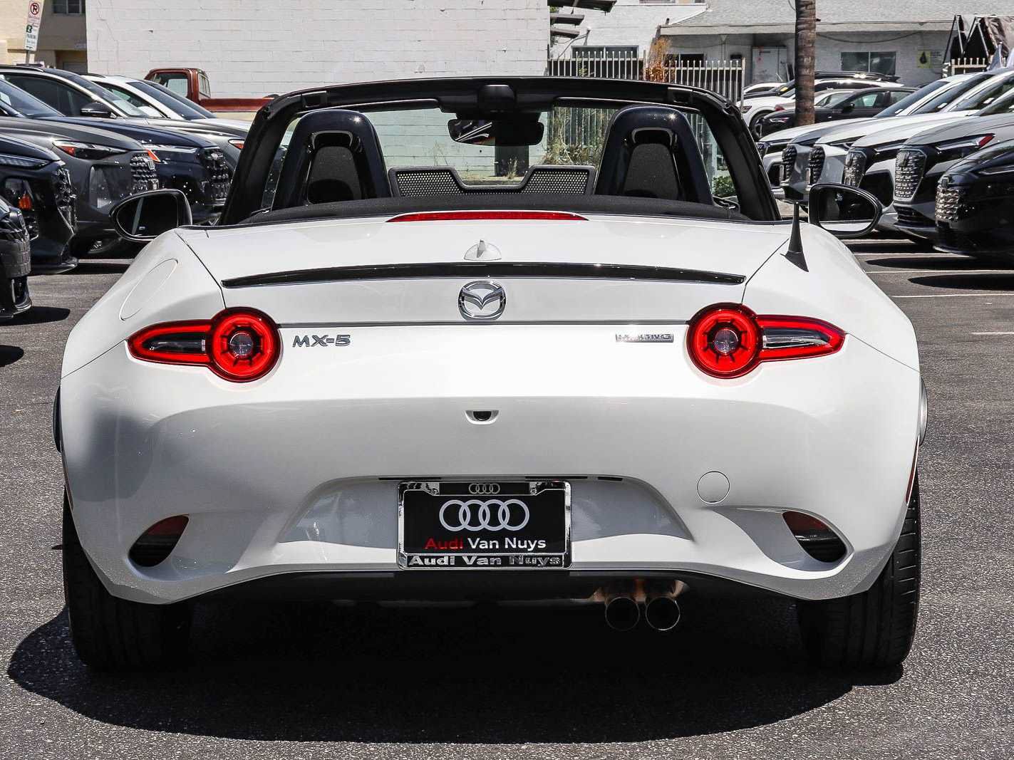 Used 2024 MAZDA MX-5 Miata Club w/ Interior Package RWD image 9