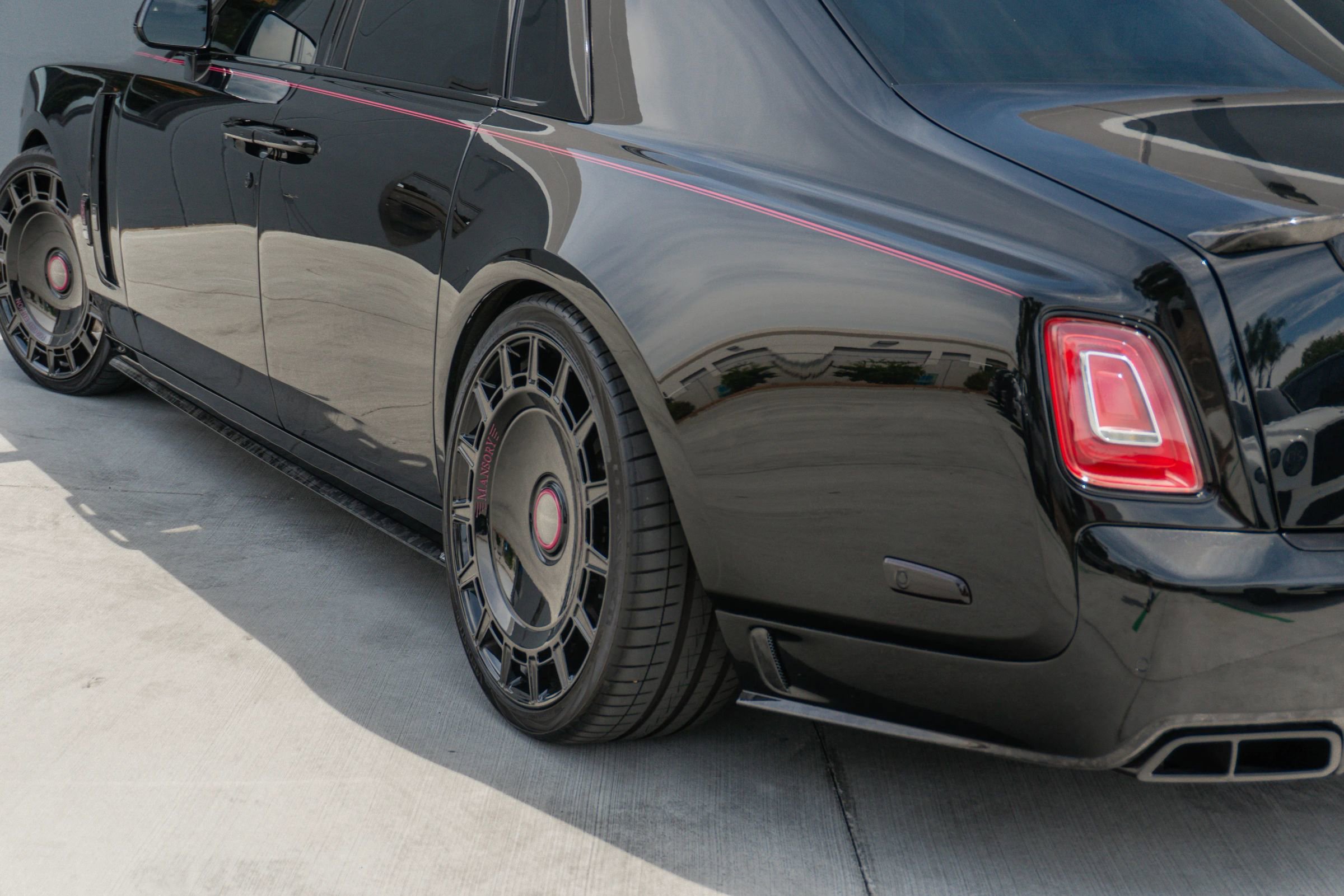 Used 2023 Rolls-Royce Phantom Sedan RWD image 52