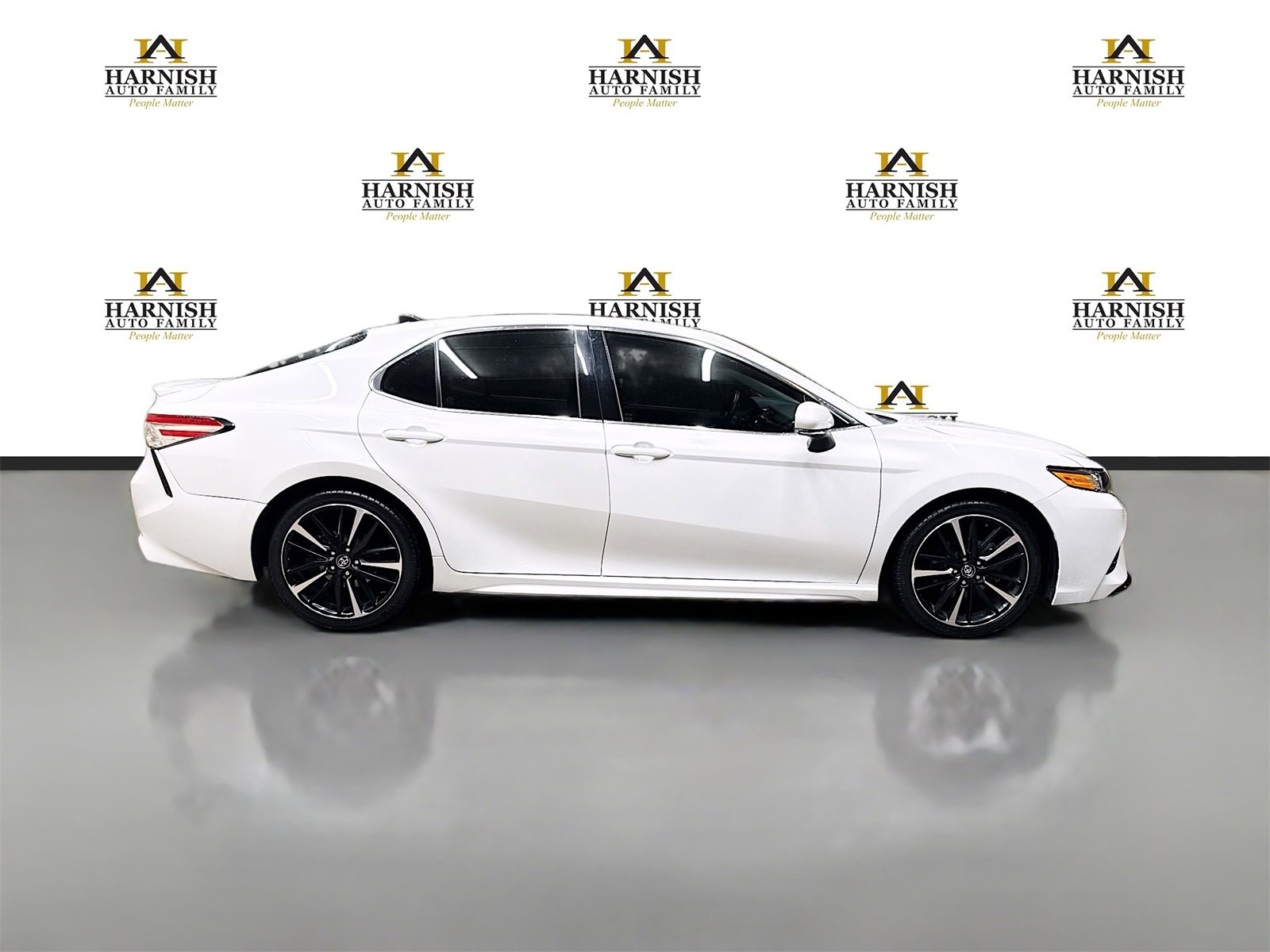 Used 2020 Toyota Camry XSE image 4