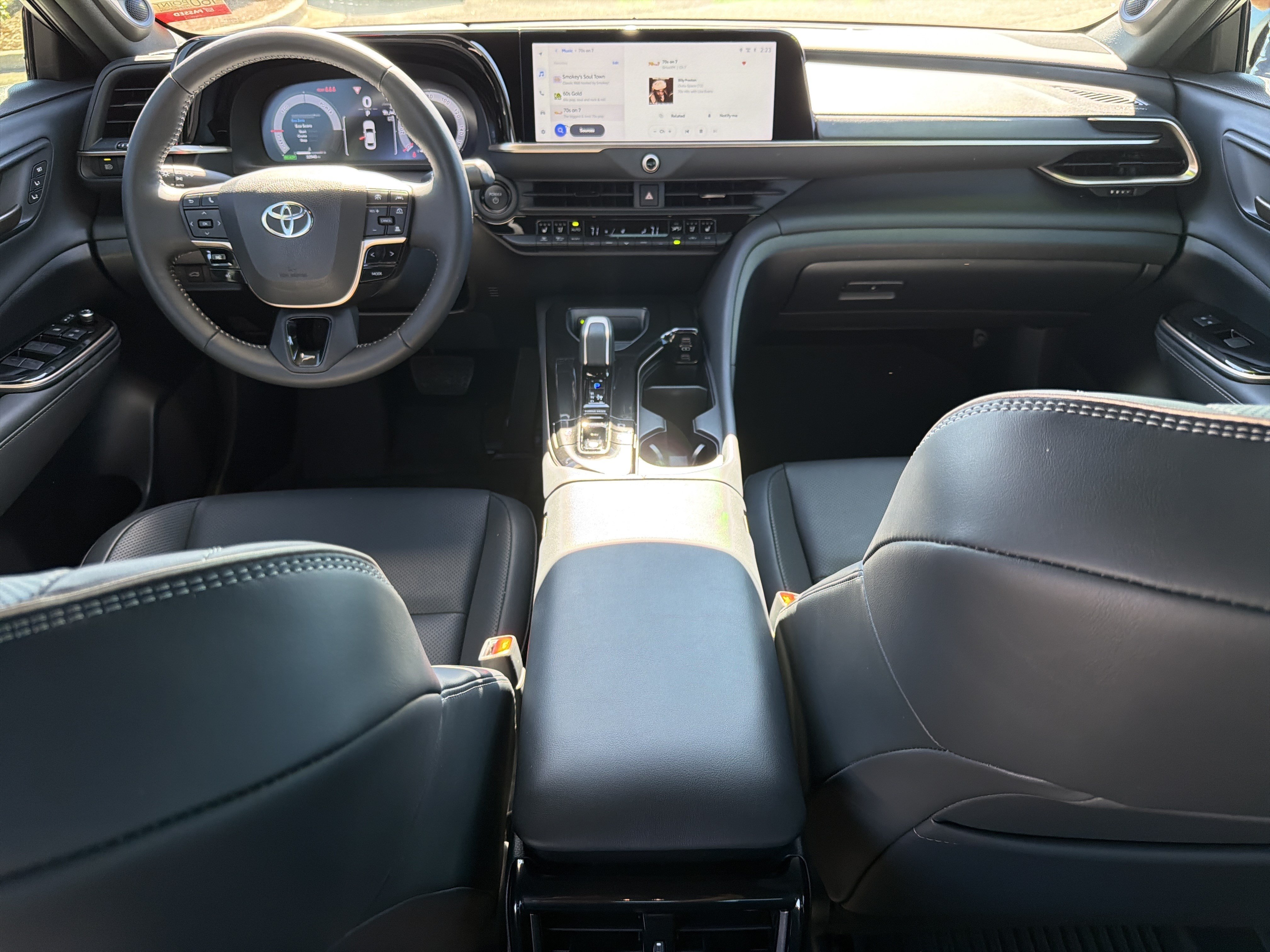 Certified 2024 Toyota Crown AWD/4WD image 4