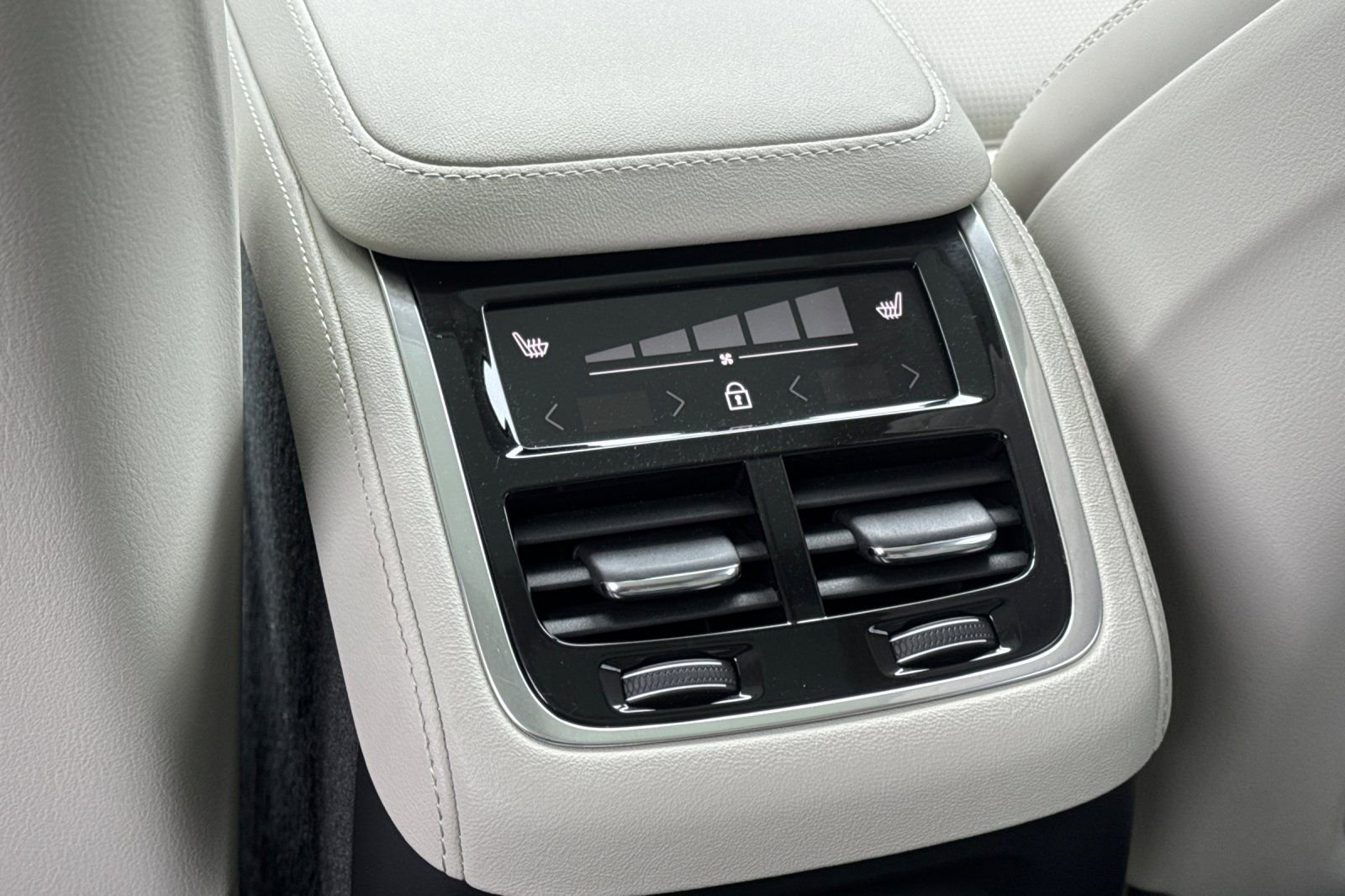 Certified 2026 Volvo XC90 T8 Ultra w/ Lounge Package AWD/4WD image 13