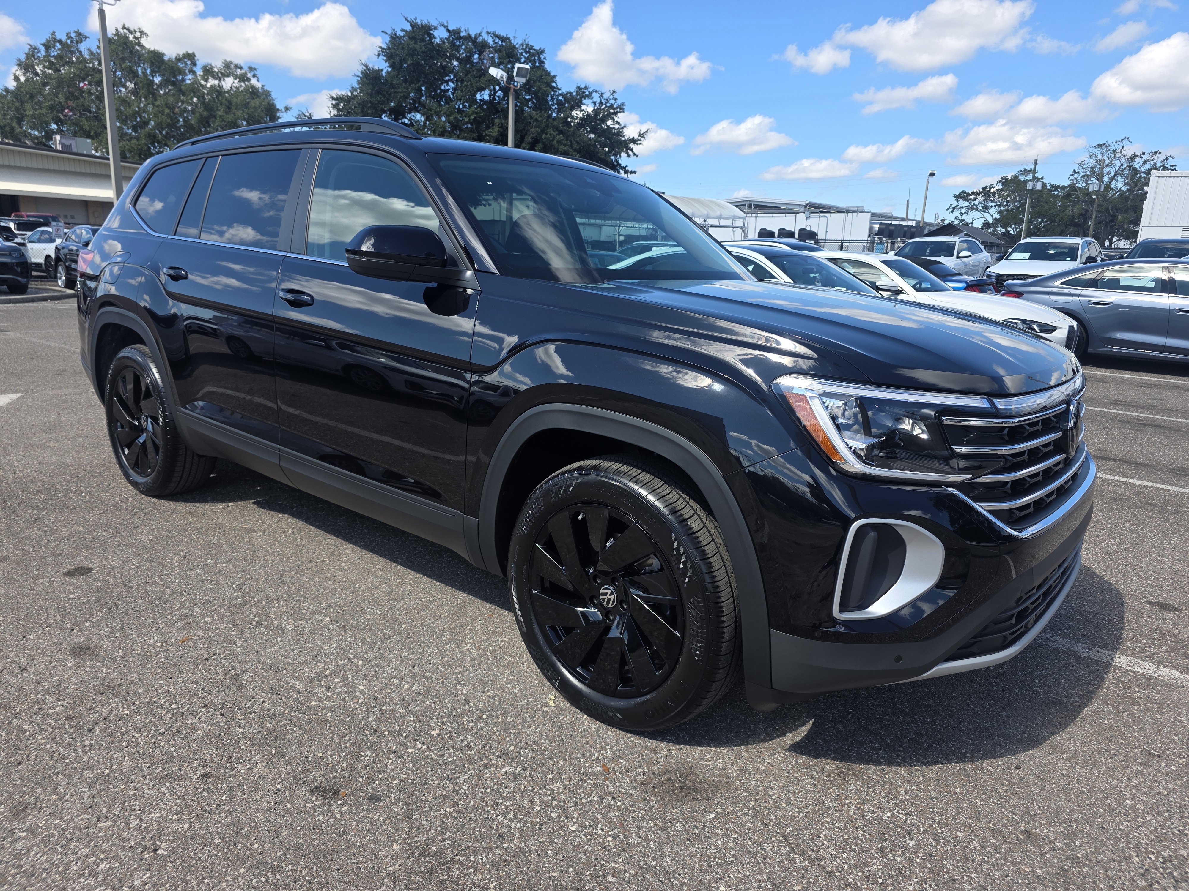 New 2026 Volkswagen Atlas SE image 1