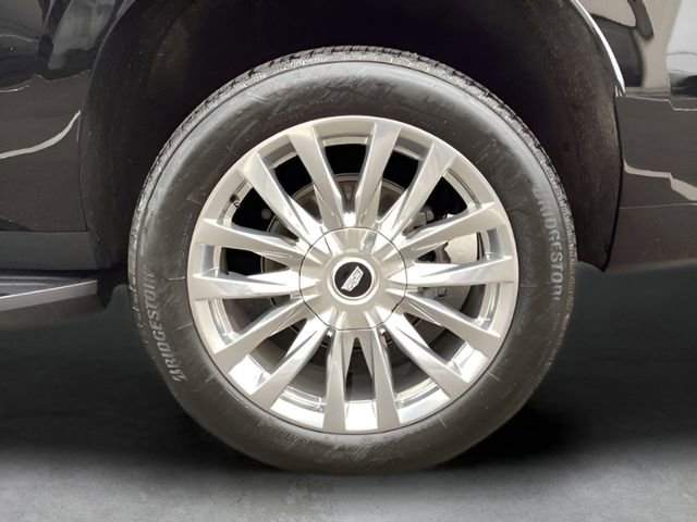 Used 2024 Cadillac Escalade ESV Premium Luxury image 11