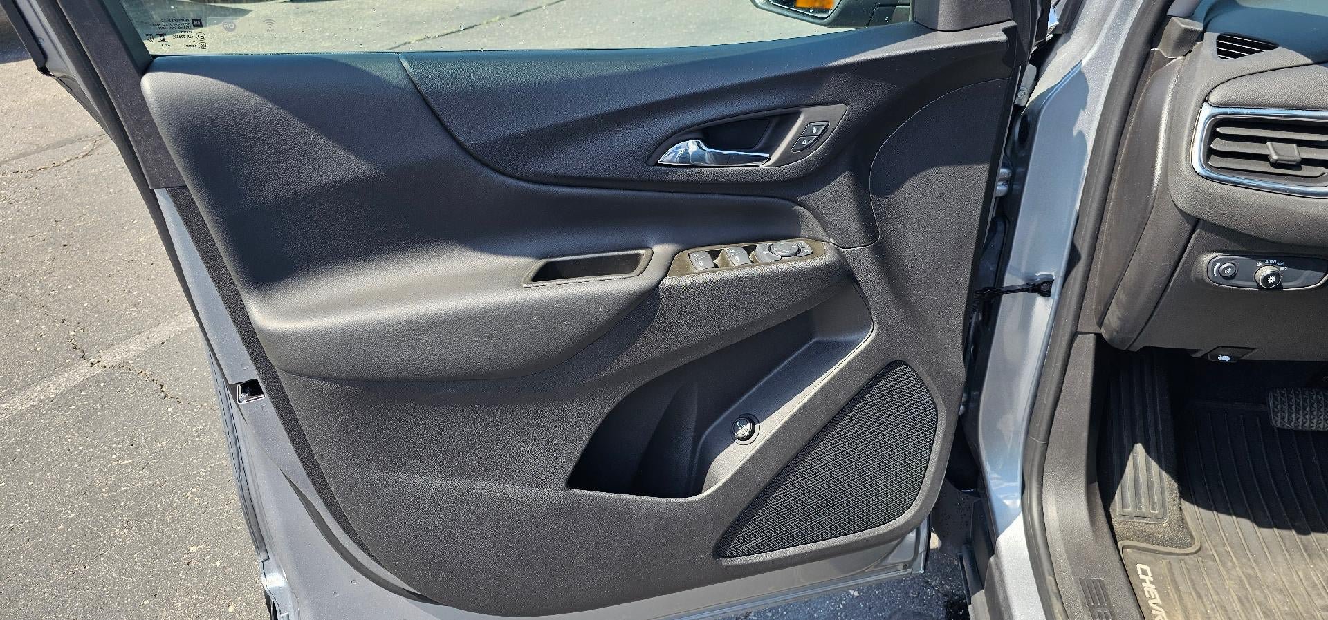 Used 2024 Chevrolet Equinox LT FWD image 9