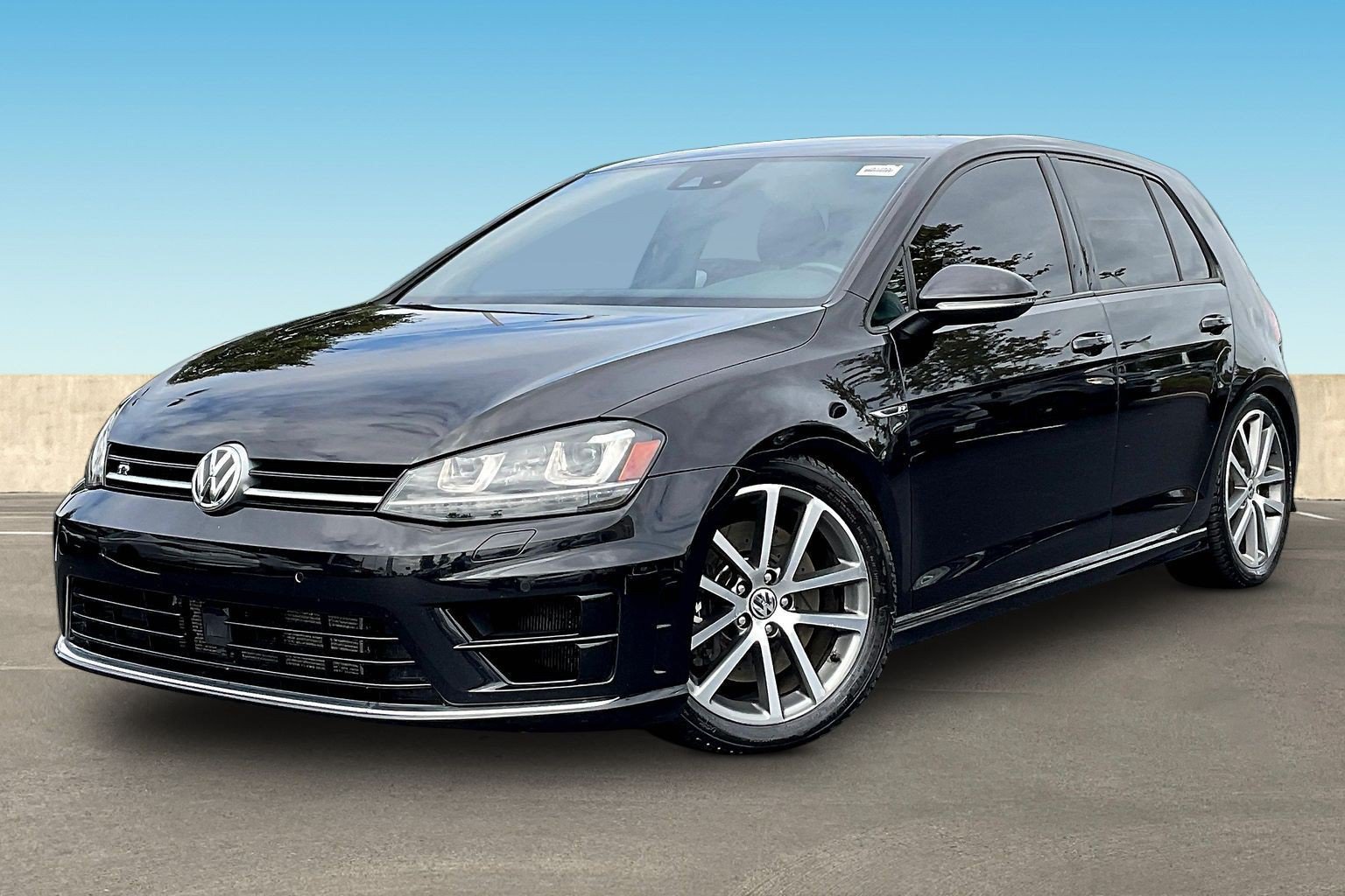 Used 2016 Volkswagen Golf R 4-Door AWD/4WD image 3