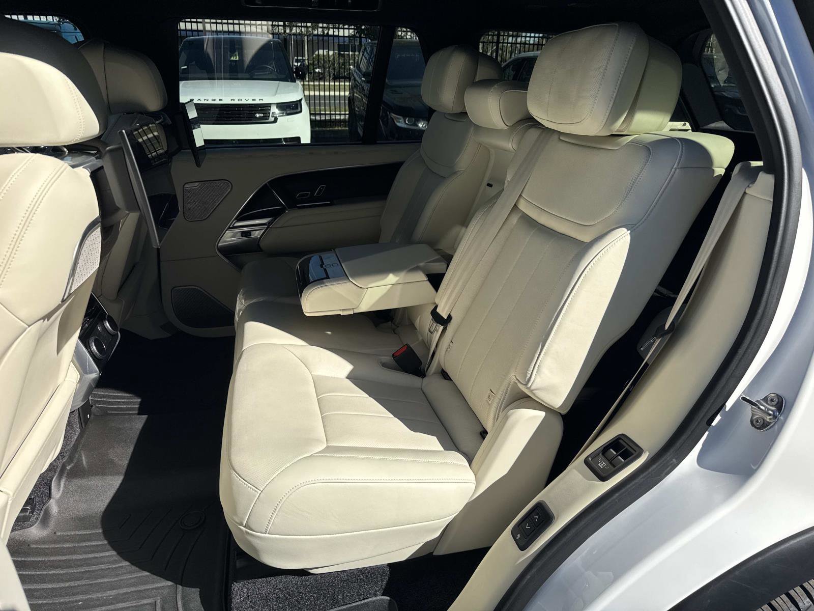 Certified 2024 Land Rover Range Rover Long Wheelbase Autobiography image 14