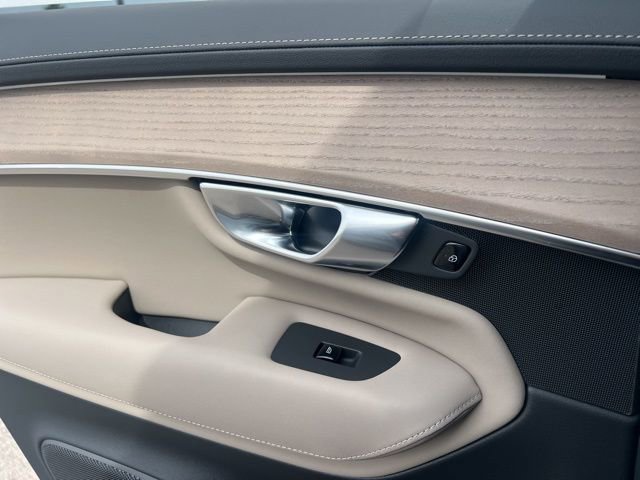 New 2026 Volvo XC90 T8 Plus w/ Protection Package Premier image 25