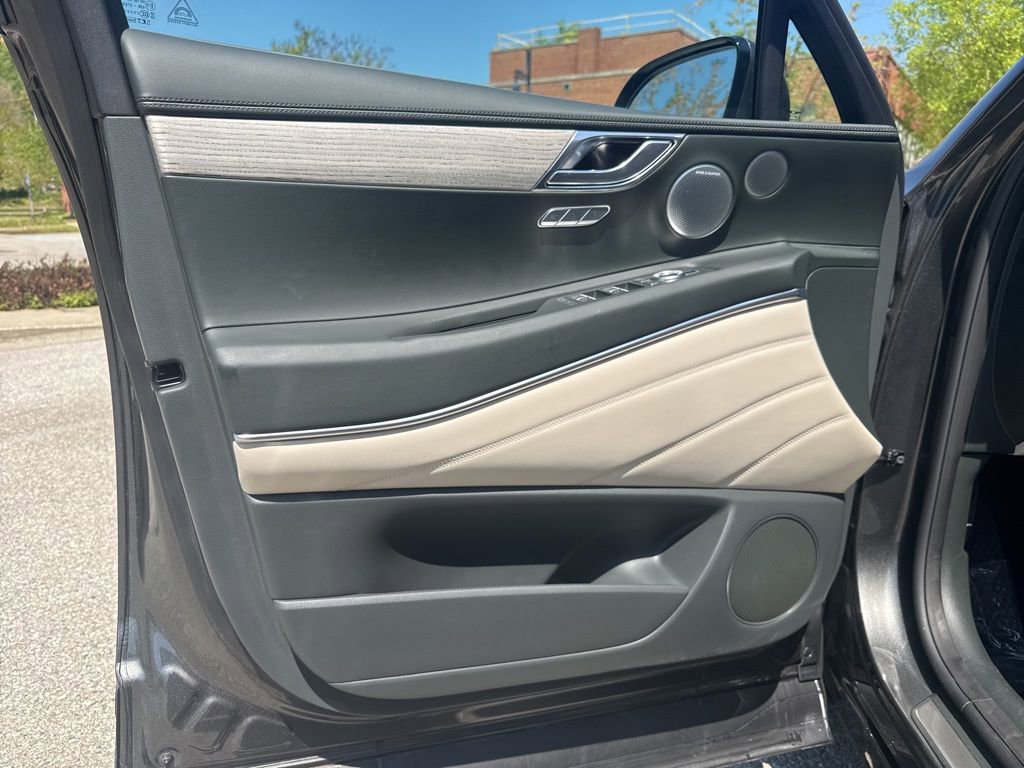 Certified 2025 Genesis GV80 2.5T Advanced AWD/4WD image 13