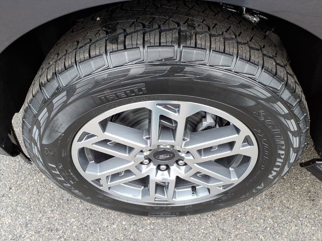 New 2026 Ford Expedition Active image 9