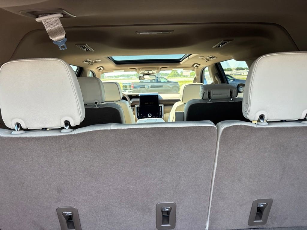New 2026 GMC Yukon XL Denali w/ Sun & Power Step Package AWD/4WD image 7