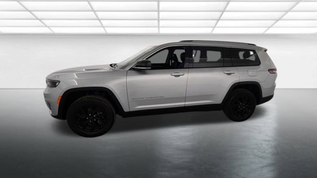 Used 2023 Jeep Grand Cherokee L Limited w/ Luxury Tech Group II image 4
