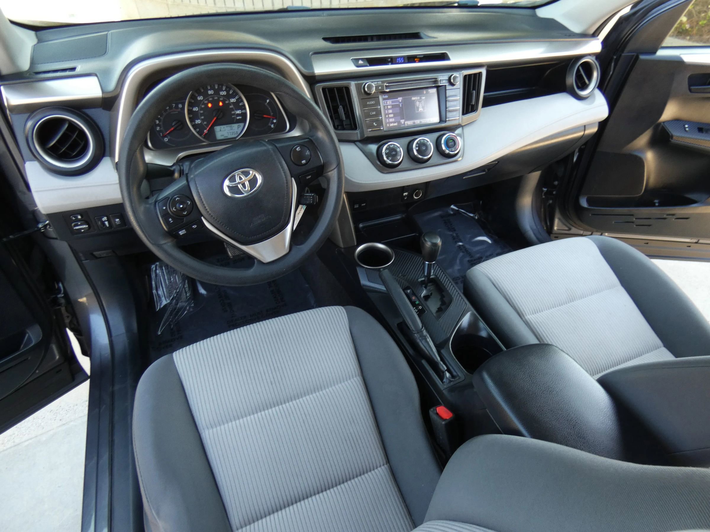 Used 2015 Toyota RAV4 LE image 21