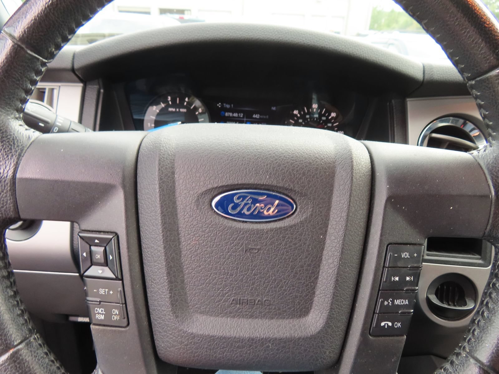 Used 2017 Ford Expedition XLT w/ Equipment Group 201A RWD image 18