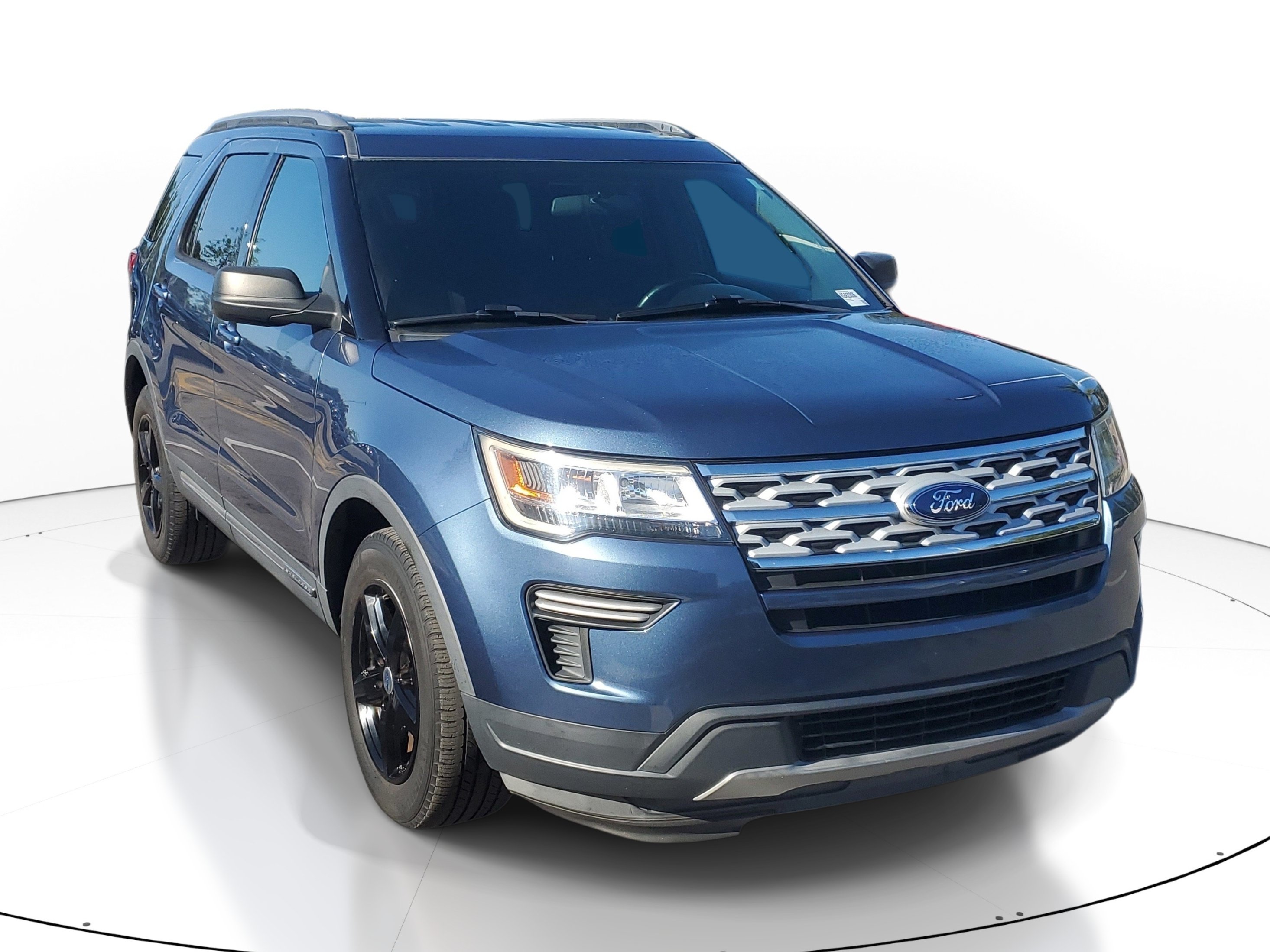 Used 2019 Ford Explorer XLT FWD image 2