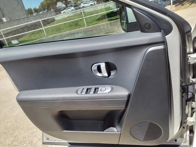 Used 2024 Hyundai Ioniq 5 SEL image 13