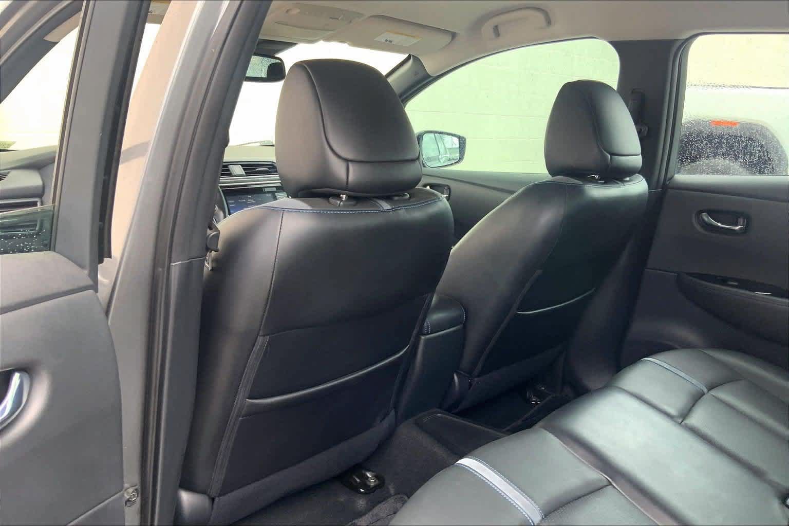 Used 2018 Nissan Leaf SL w/ SL Technology Package FWD image 12