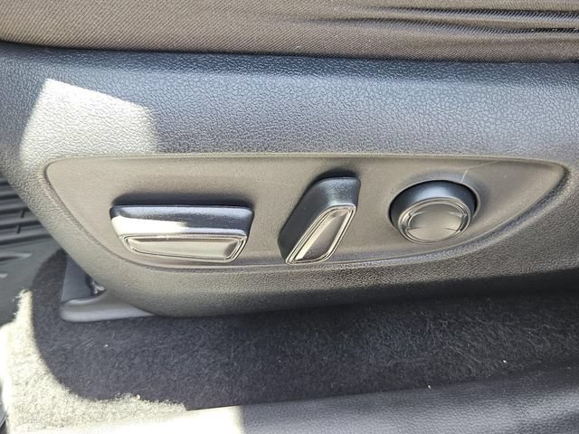 Used 2019 Toyota RAV4 XLE w/ Convenience Package FWD image 22