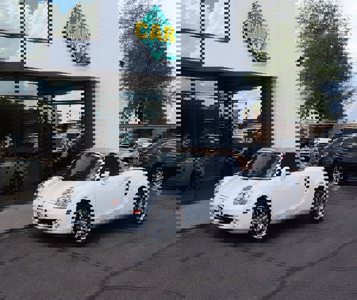 Used 2004 Toyota MR2 image 3