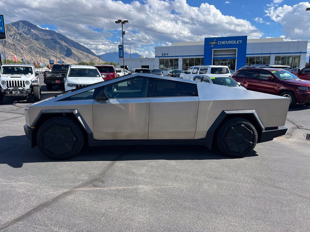 Used 2024 Tesla Cybertruck AWD Crew Cab image 12