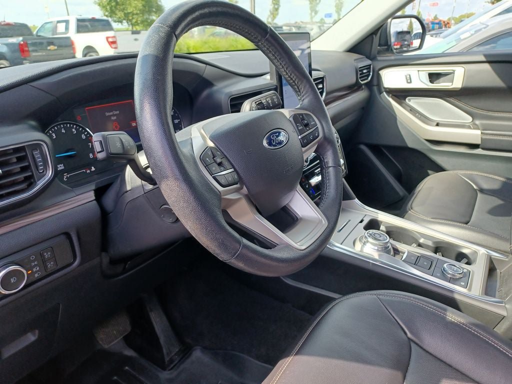 Used 2023 Ford Explorer Limited w/ Limited Technology Package AWD/4WD image 11