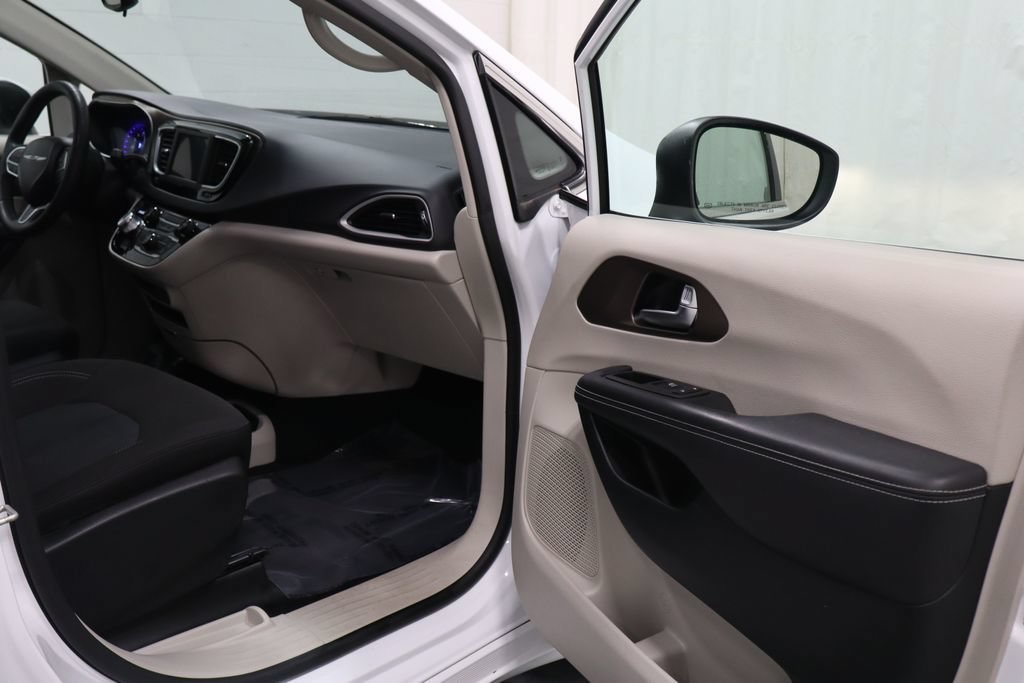 Certified 2023 Chrysler Voyager LX FWD image 16