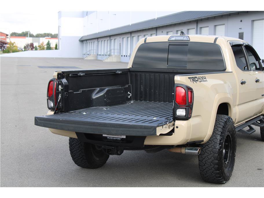 Used 2019 Toyota Tacoma TRD Sport w/ Exterior Package AWD/4WD image 13