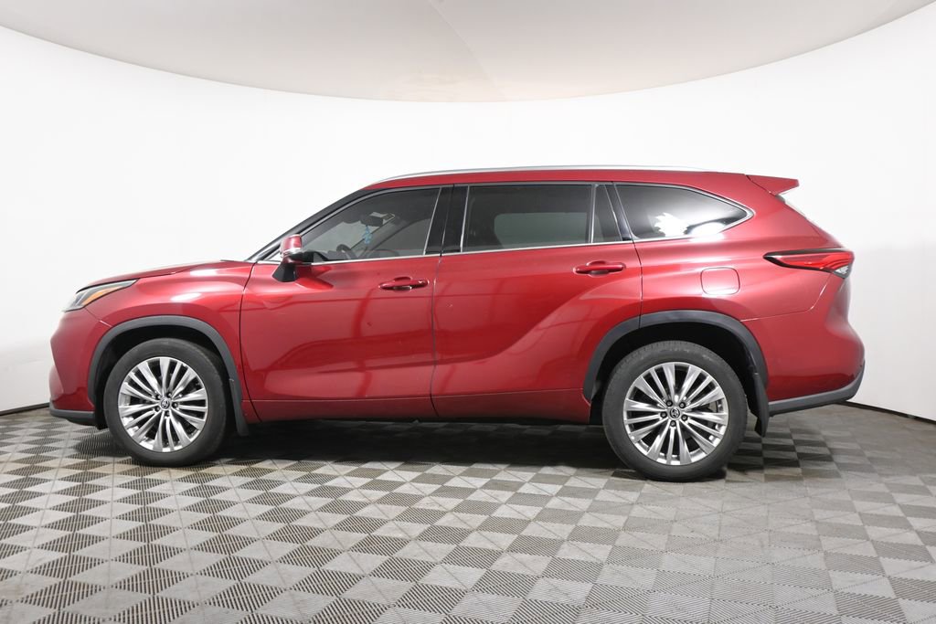 Used 2022 Toyota Highlander Platinum AWD/4WD image 2