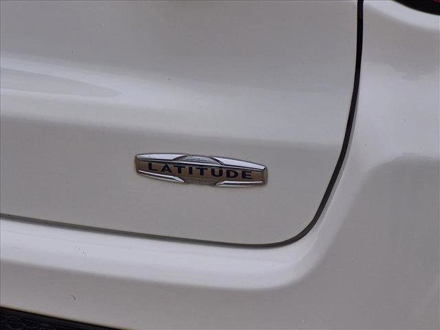 Used 2018 Jeep Compass Latitude FWD image 12