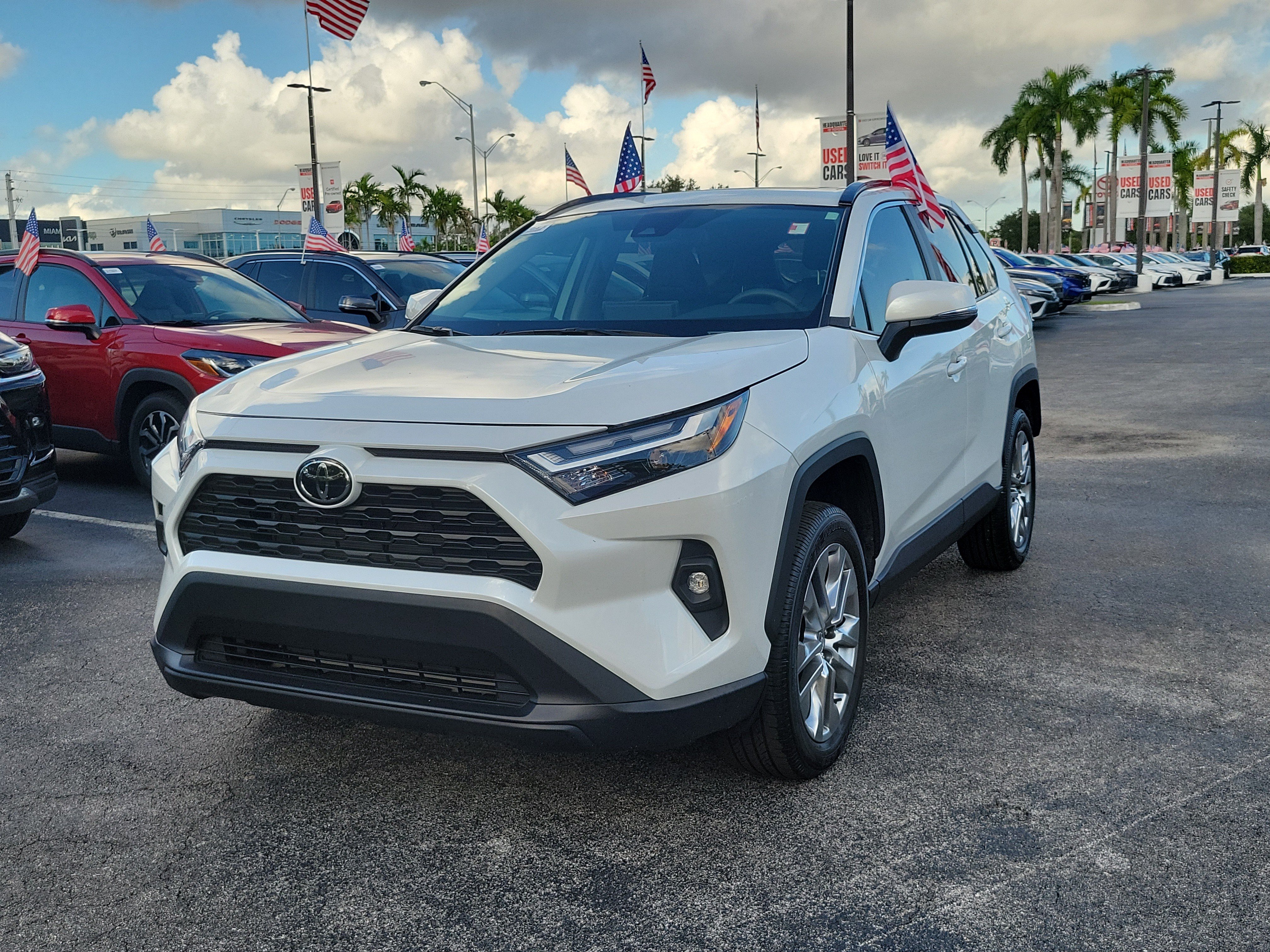 Used 2025 Toyota RAV4 XLE Premium FWD image 5