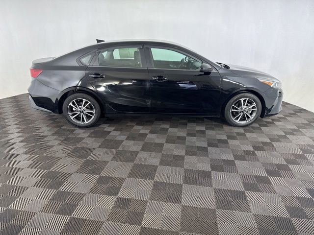Used 2022 Kia Forte LXS FWD image 4