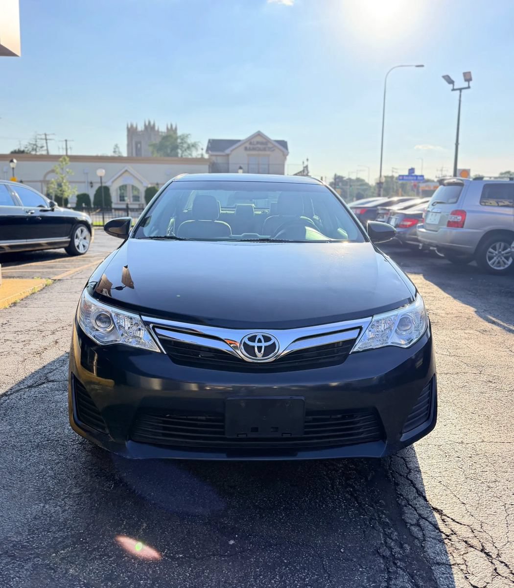 Used 2012 Toyota Camry LE FWD image 2