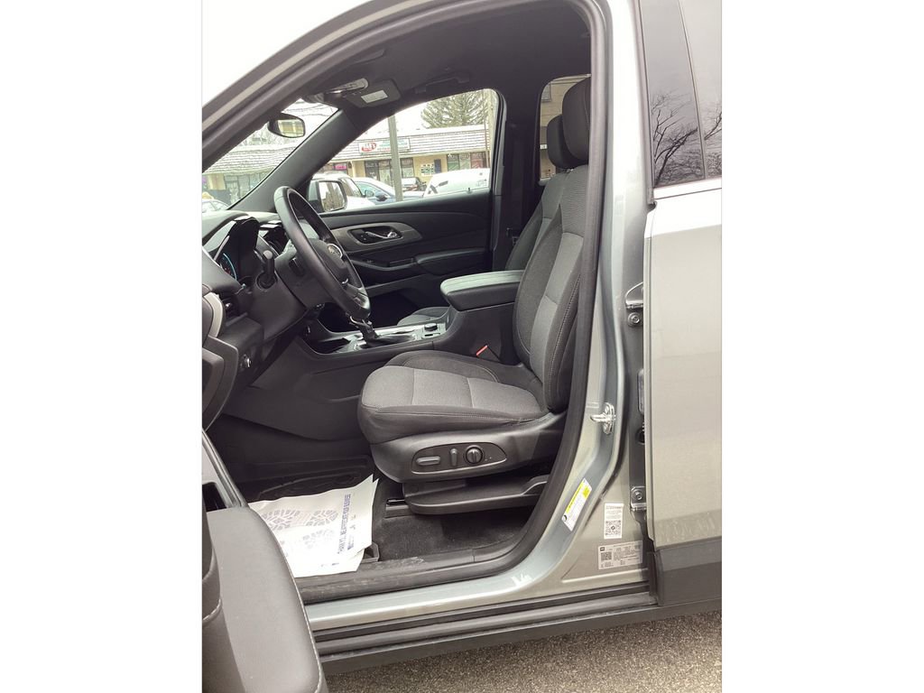 Used 2023 Chevrolet Traverse LT image 9