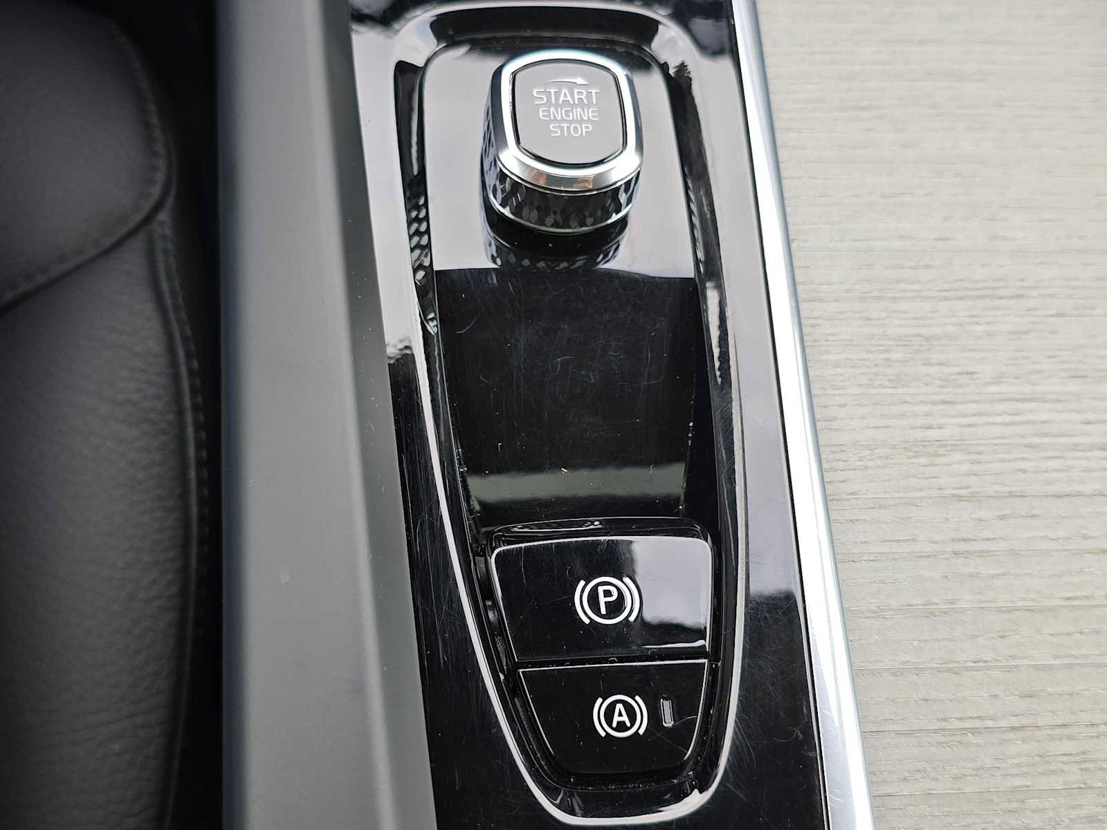 Used 2025 Volvo XC60 B5 Plus AWD/4WD image 31