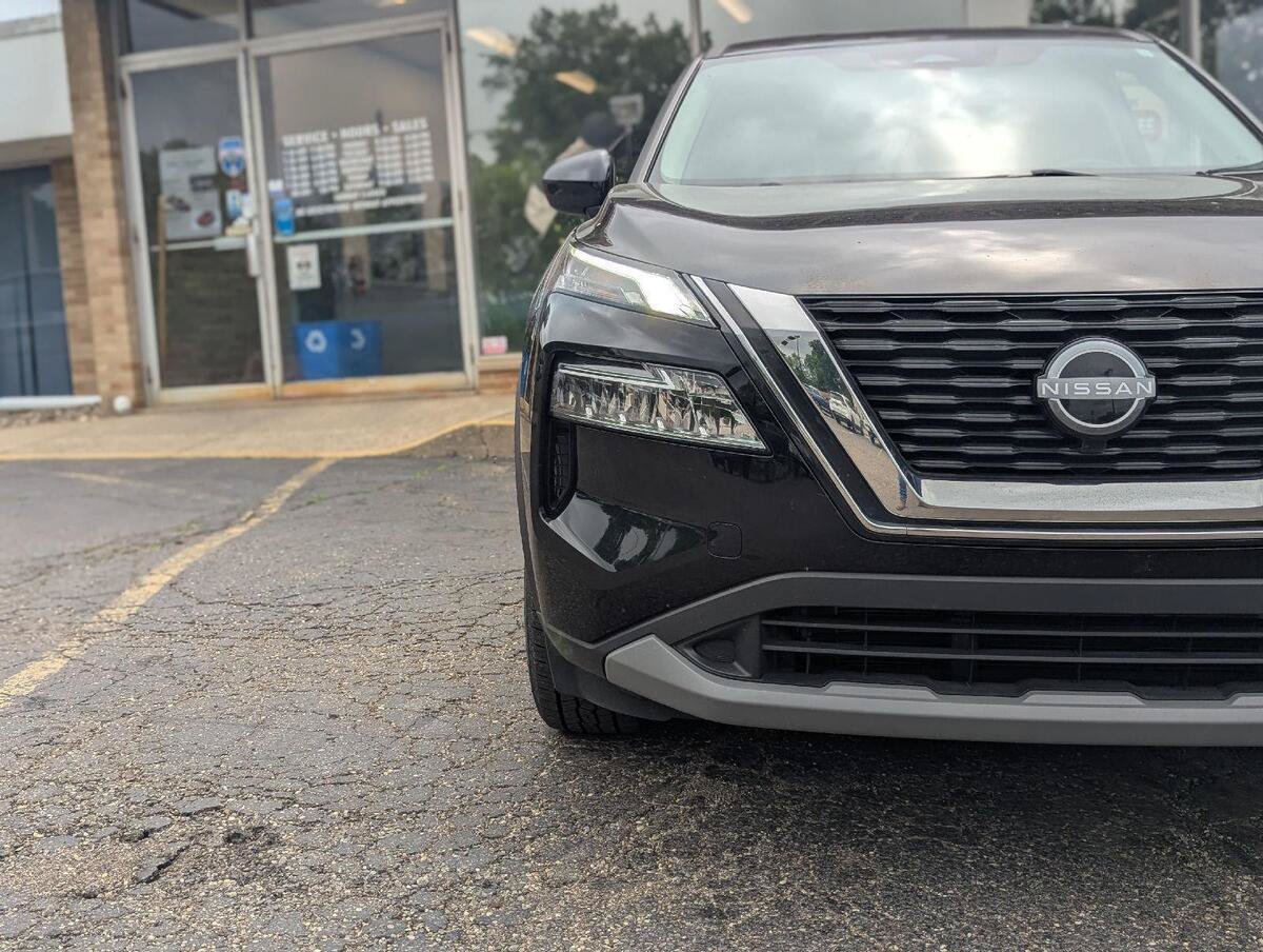 Used 2023 Nissan Rogue SV AWD/4WD image 12