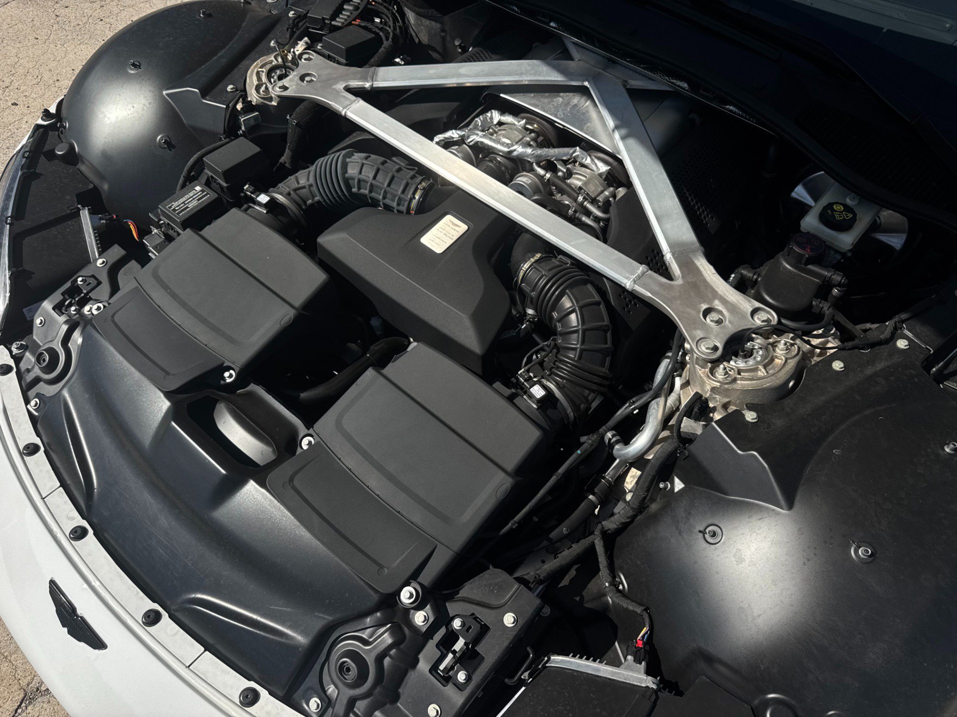 Used 2023 Aston Martin V8 Vantage Roadster RWD image 62