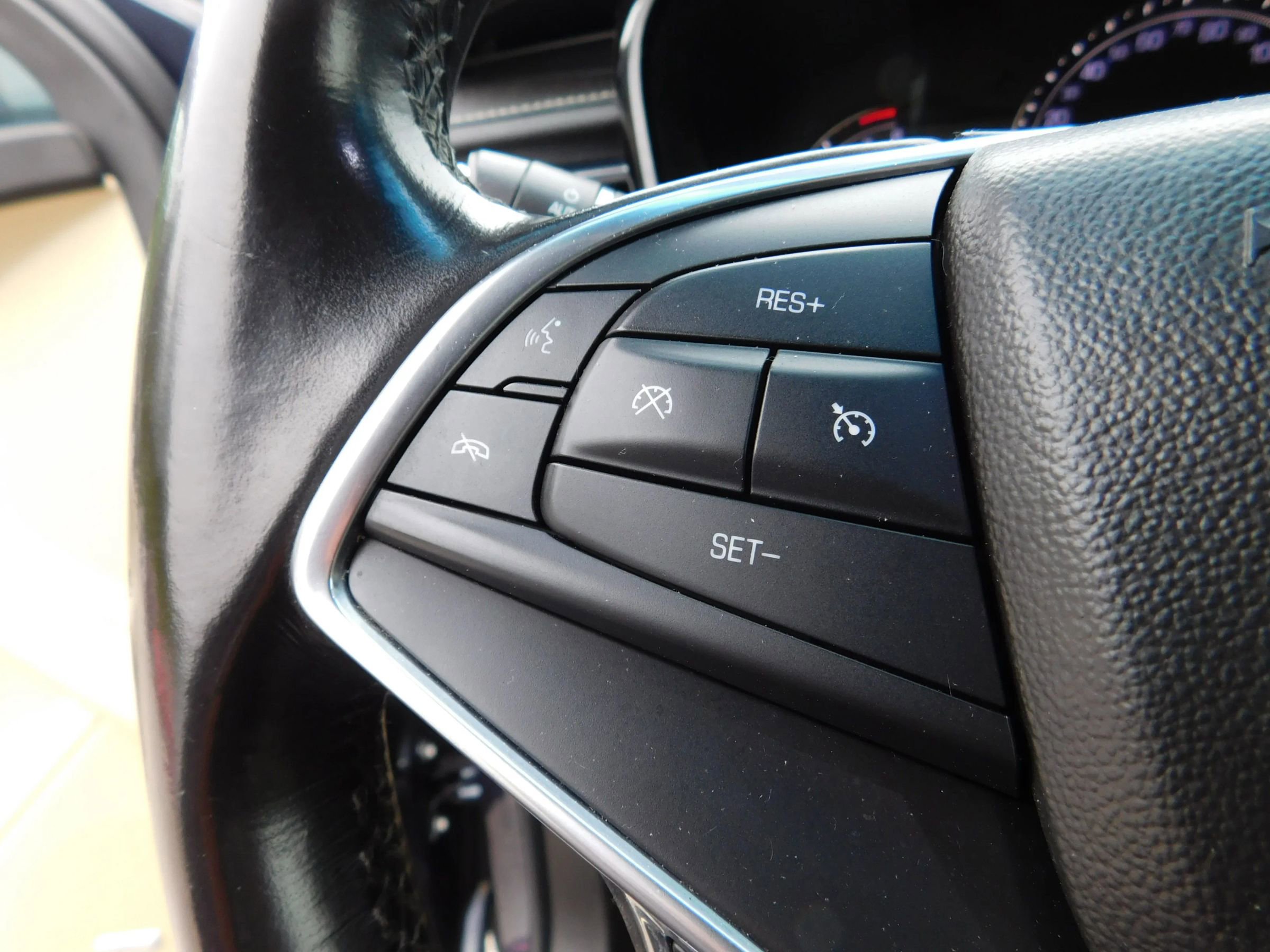 Used 2018 Cadillac XT5 FWD image 22