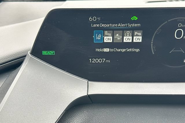 Used 2025 Toyota Prius XLE FWD image 30