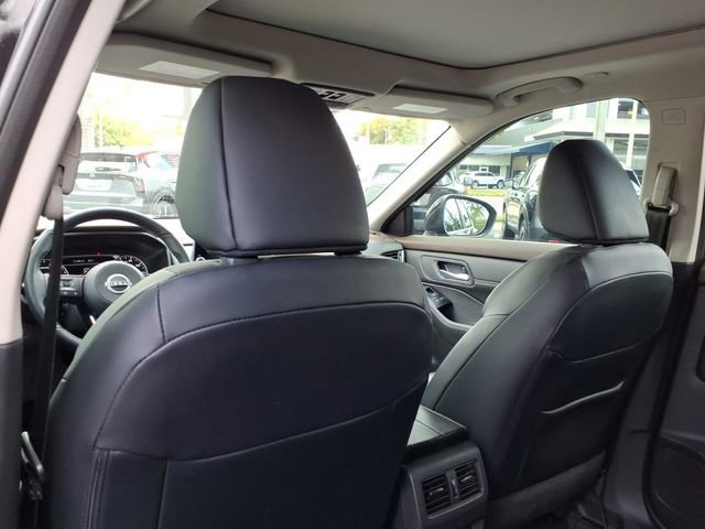 Used 2023 Nissan Rogue SV w/ SV Premium B Package FWD image 10