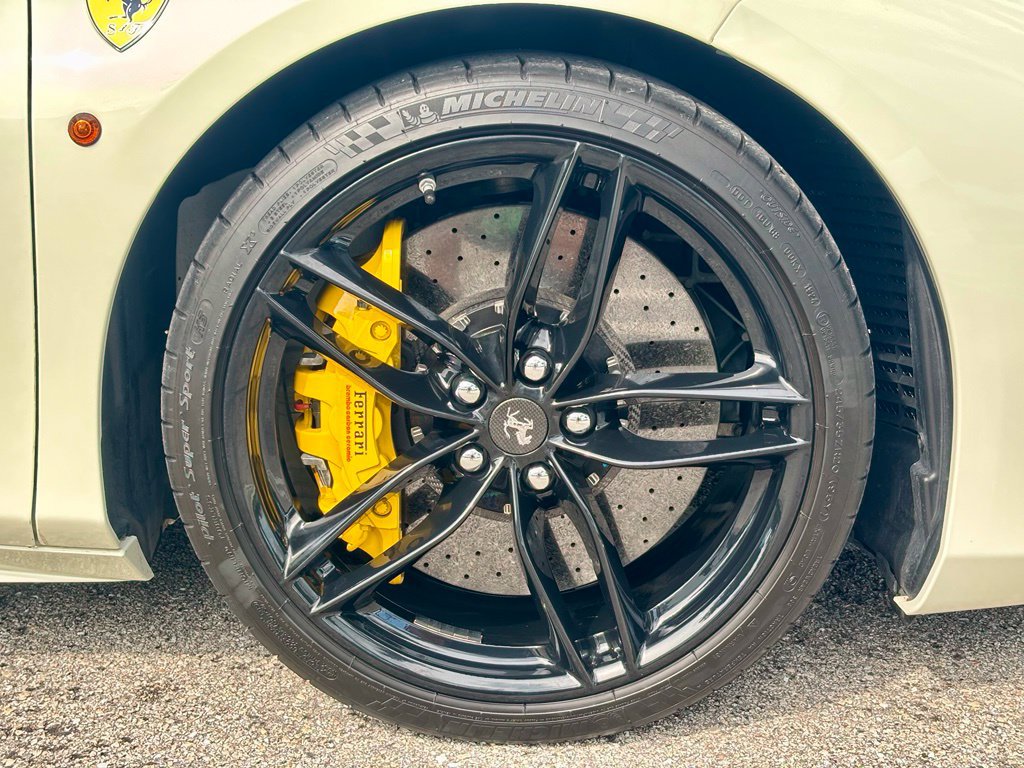 Used 2017 Ferrari 488 Spider RWD image 18