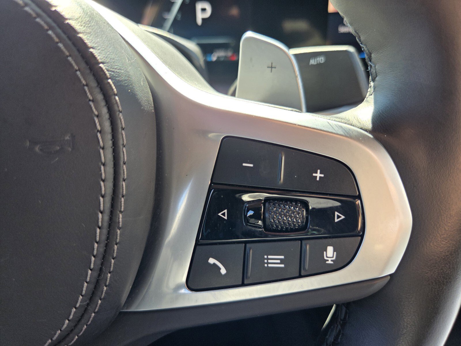 Certified 2024 BMW X6 xDrive40i w/ Premium Package image 27