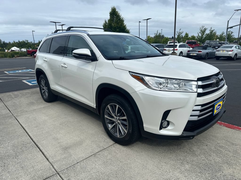 Used 2019 Toyota Highlander XLE FWD image 6